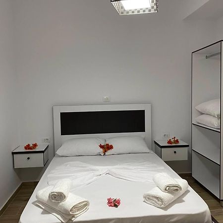 Rentrooms Geni Ksamil Luaran gambar