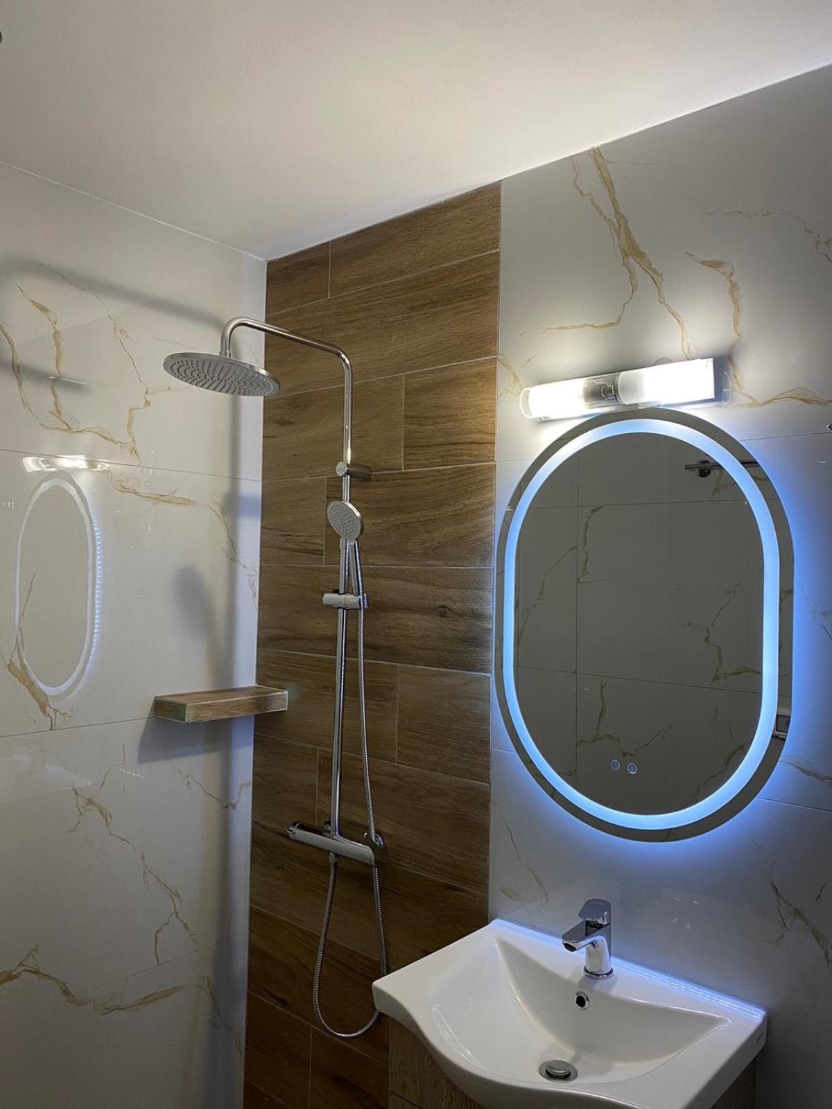 Rentrooms Geni Ksamil Luaran gambar