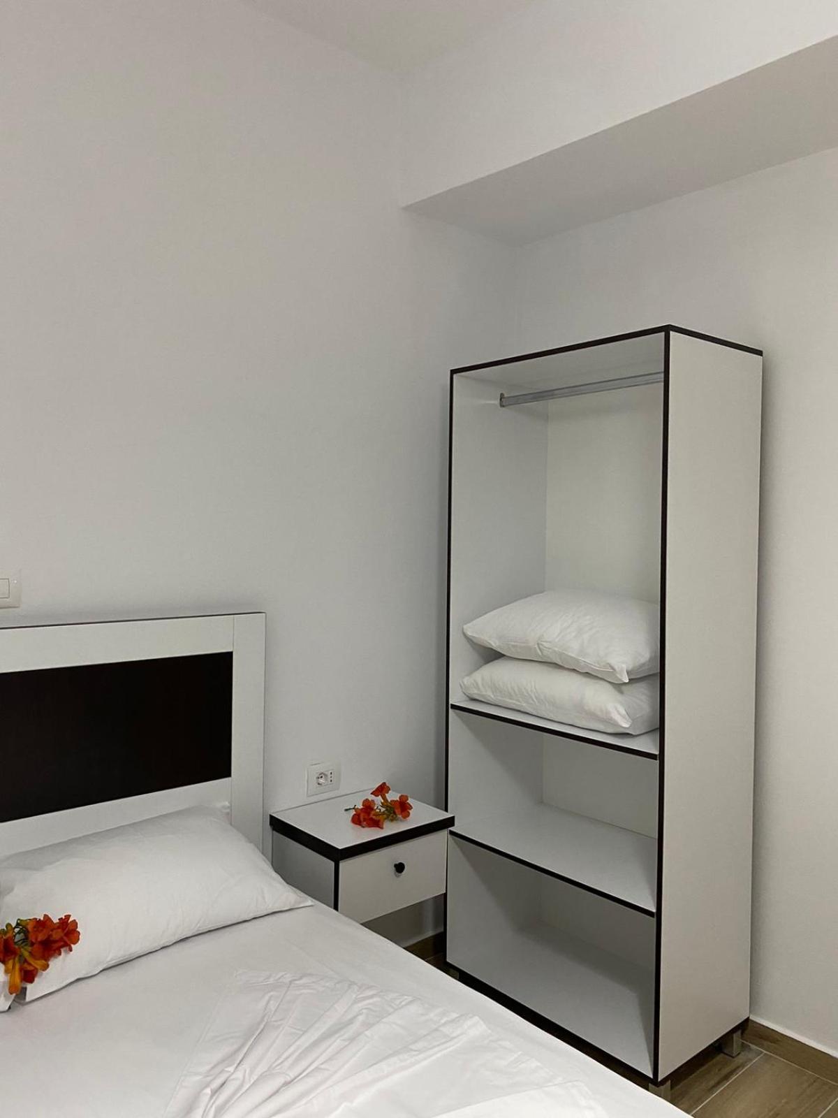 Rentrooms Geni Ksamil Luaran gambar