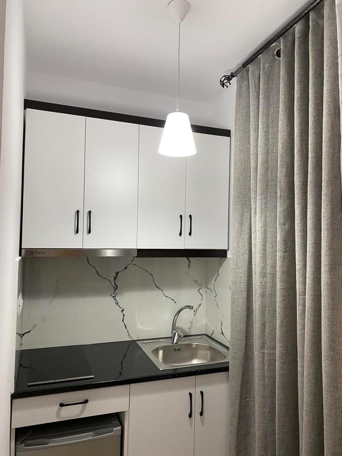 Rentrooms Geni Ksamil Luaran gambar