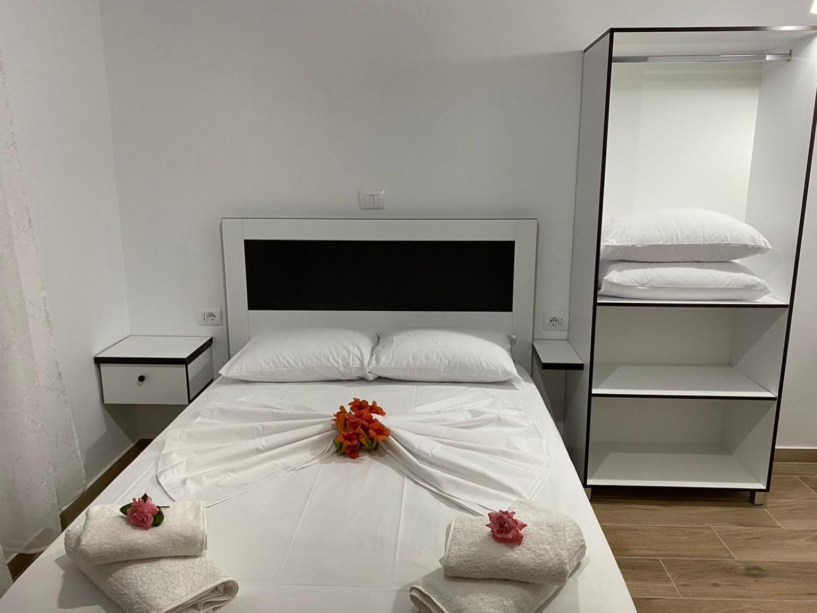 Rentrooms Geni Ksamil Luaran gambar