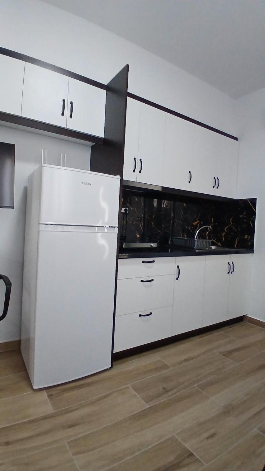 Rentrooms Geni Ksamil Luaran gambar